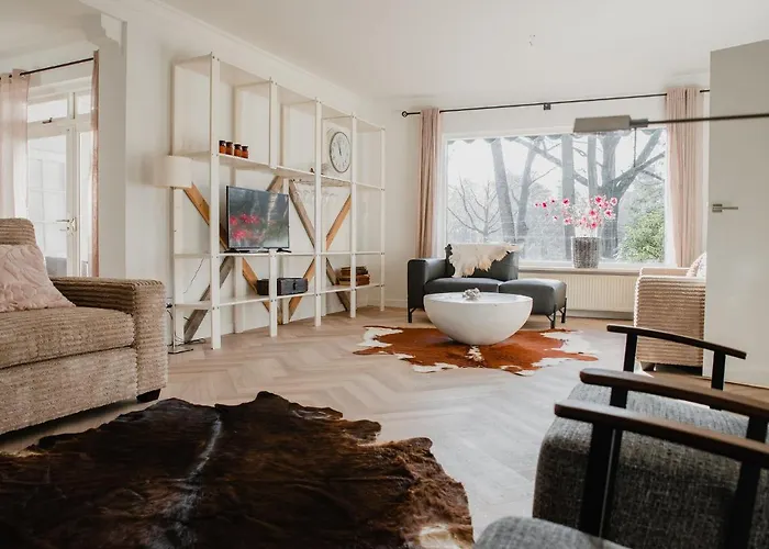 In Near Leenderbos Forest 別荘 レーンデ