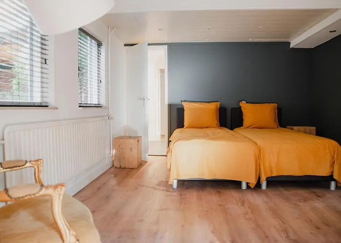 In Near Leenderbos Forest Ленде